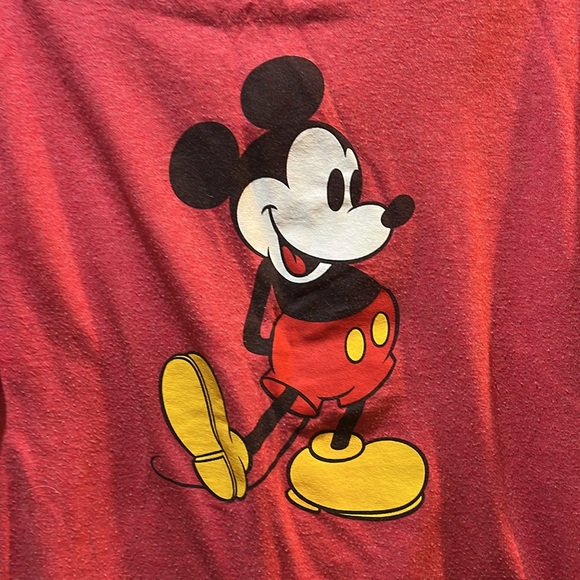 T-shirt from Disney. Red. Size large. Short sleeved. Great condition - Picture 3 of 3